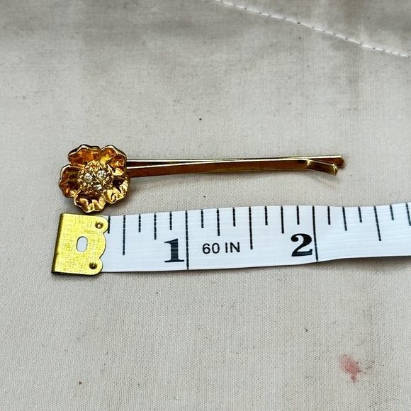 Gold Tone Hair Pin w/Flower & Clear Crystals. Vintage. - Picture 11 of 11